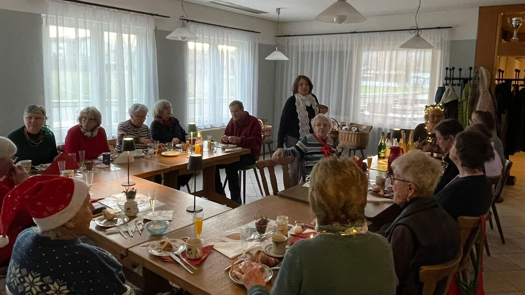 Wie jedes Jahr wurden wieder leckere Beiträge für unser Büfett zusammengetragen und die festliche Tafel ließ unser Herz höher schlagen. Herzlichen Dank für diese großzügigen Spenden. 